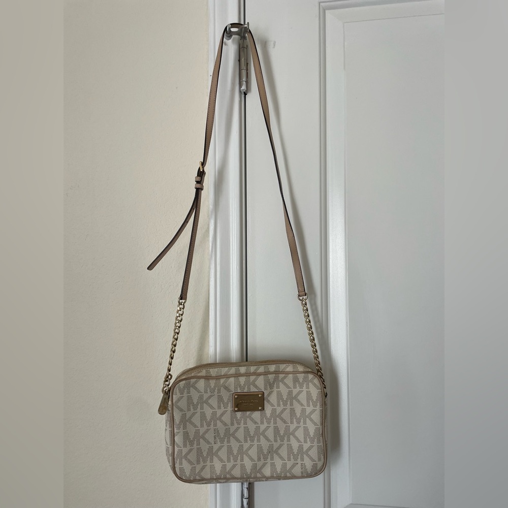 Micheal Kors crossbody purse